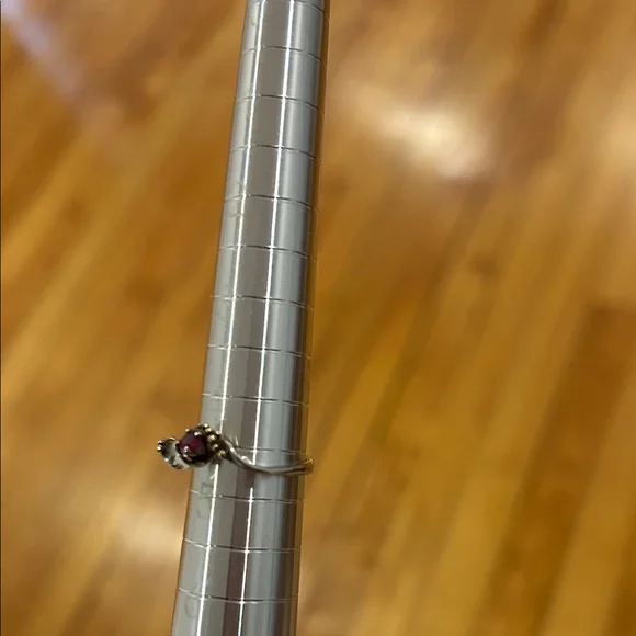 Delicate 14k Gold Twist Ring with Ruby-Red Stone - Picture 11 of 12